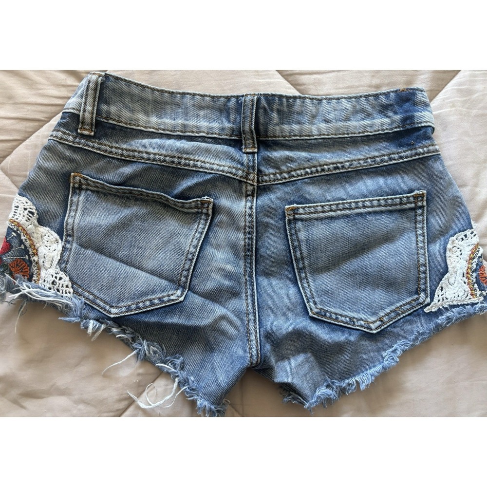 Others Follow Denim Cut Off Booty Floral Embroidered Crochet Shorts Size 25 - Picture 6 of 9